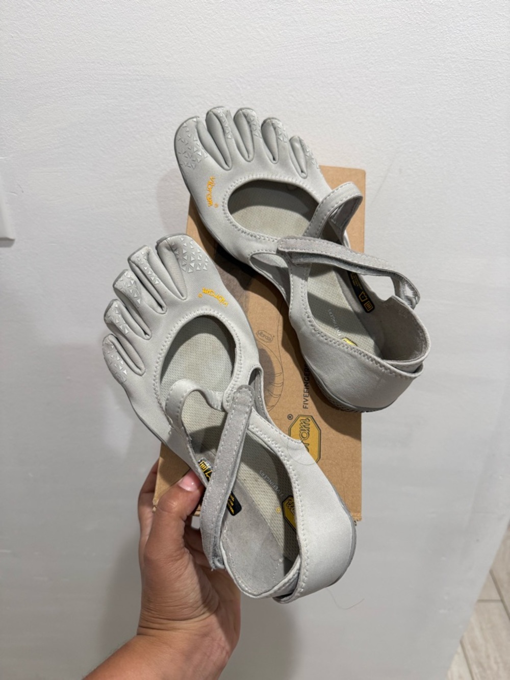Authentic Vibram Women's FiveFingers Light Grey V-soul